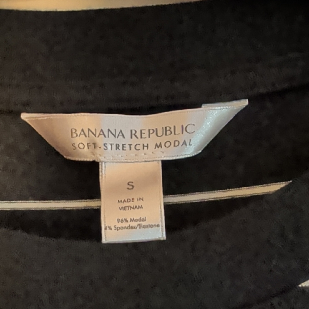 NWT Banana Republic Black Tee with Thin White Stripes, Sz S - Picture 2 of 5